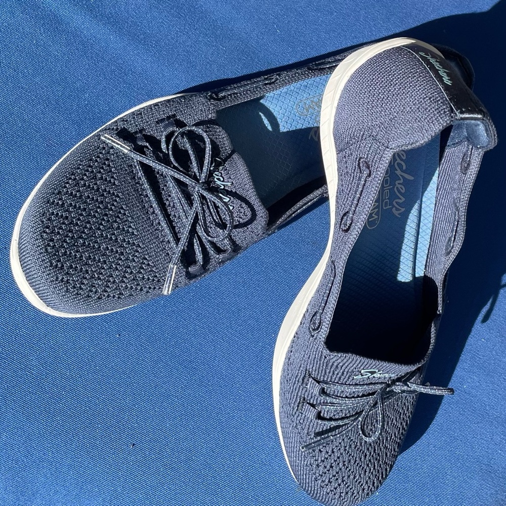 SKECHERS AIR COOLED MEMORY FOAM Newbury St. Slip On Sneaker size 7